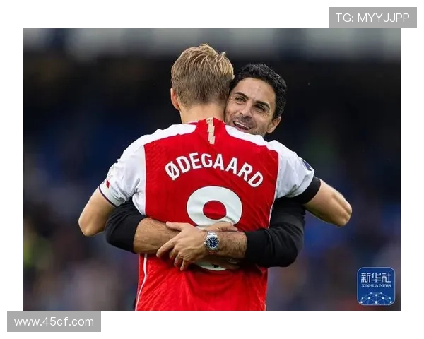 阿尔特塔拥抱记者谢关心黑眼圈 阿尔特塔拥抱记者谢关心黑眼圈